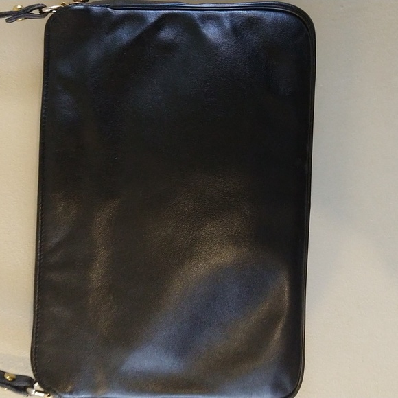 NWOT. Étienne Aigner zip top black leather Crossbody bag. - Picture 3 of 6